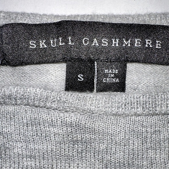 Women’s Skull Cashmere Gray Embroidered Long Sleeve T-shirt - Picture 4 of 6